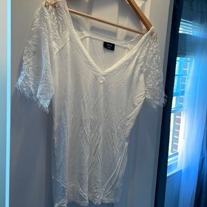 Large VICI lace top